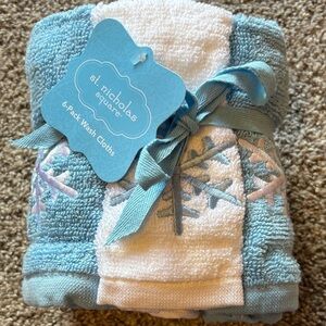 NWT Wash Cloth Set